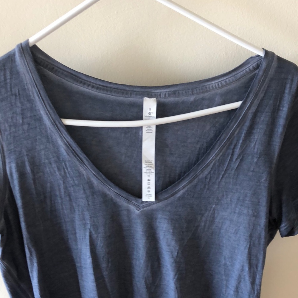 LIKE NEW lululemon v neck T-shirt